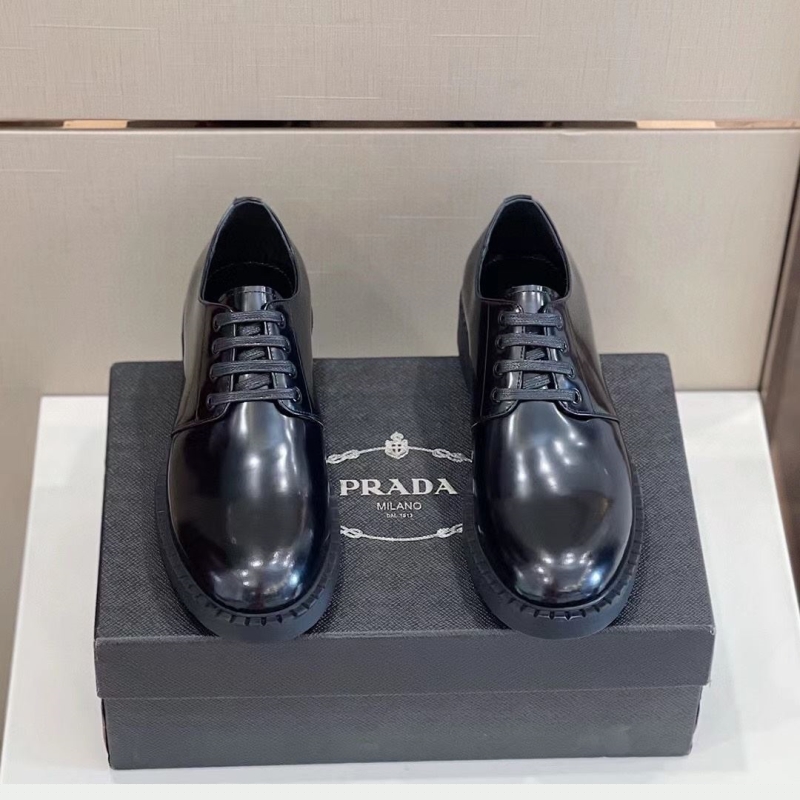 Pra*a leather shoes